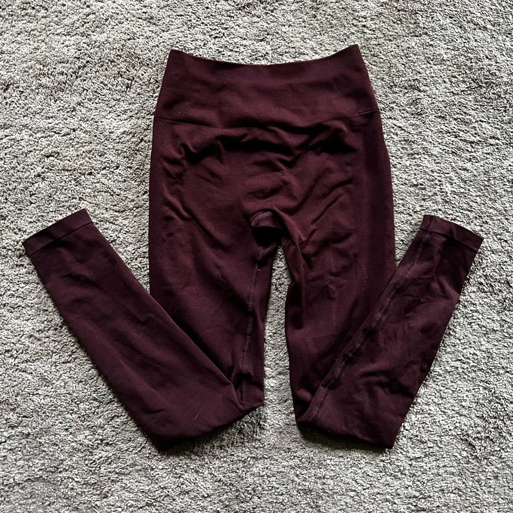 Alphalete Amplify Scrunch Leggings in Sangria FLAW! - Picture 1 of 3